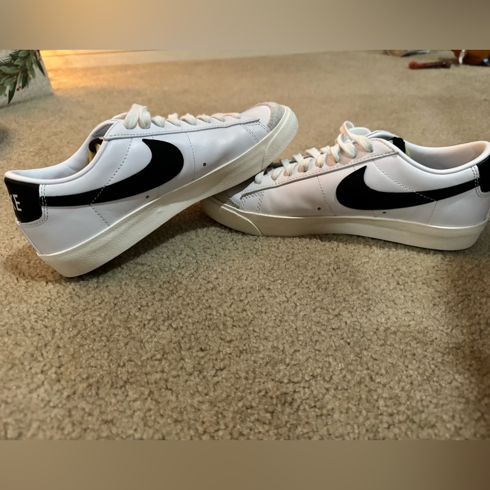 Nike Women's Blazer '77 Low Shoes